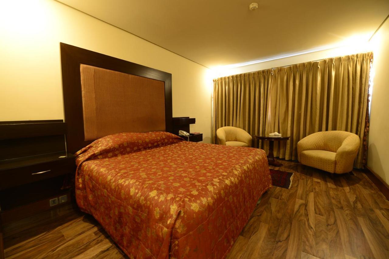 לאהור Regency Inn Hotel מראה חיצוני תמונה