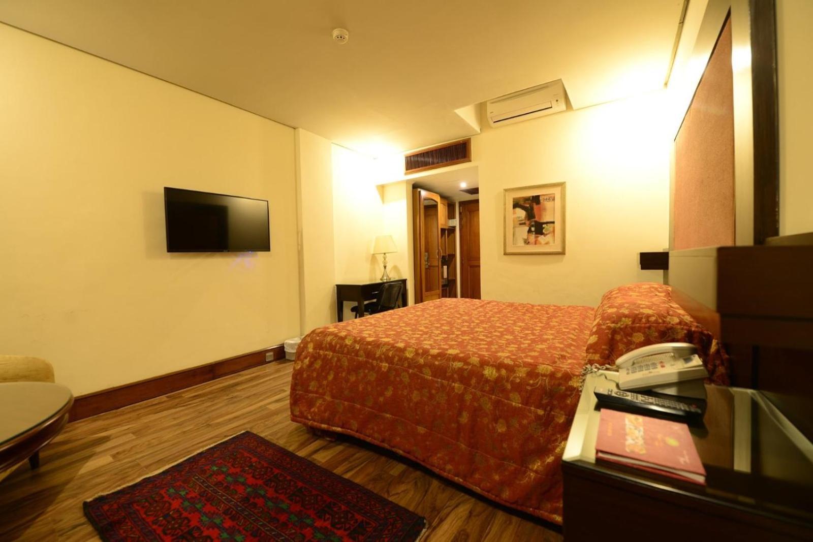 לאהור Regency Inn Hotel מראה חיצוני תמונה